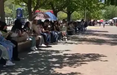 Largas filas para concierto de Humbe en Feria de Durango a horas de que inicie