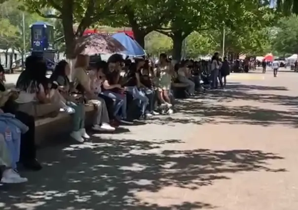 Largas filas para concierto de Humbe en Feria de Durango a horas de que inicie