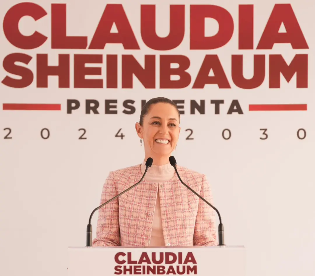 La presidenta electa, Claudia Sheinbaum, siento los resultados de la encuesta sobre la mañanera. Imagen: RRSS