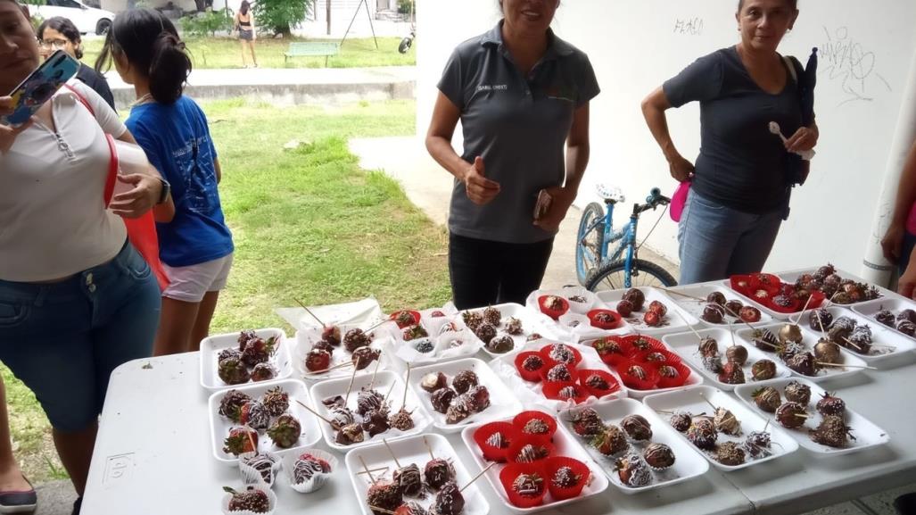 Llevan a cabo cursos de chocolatería y globoflexia en Juárez