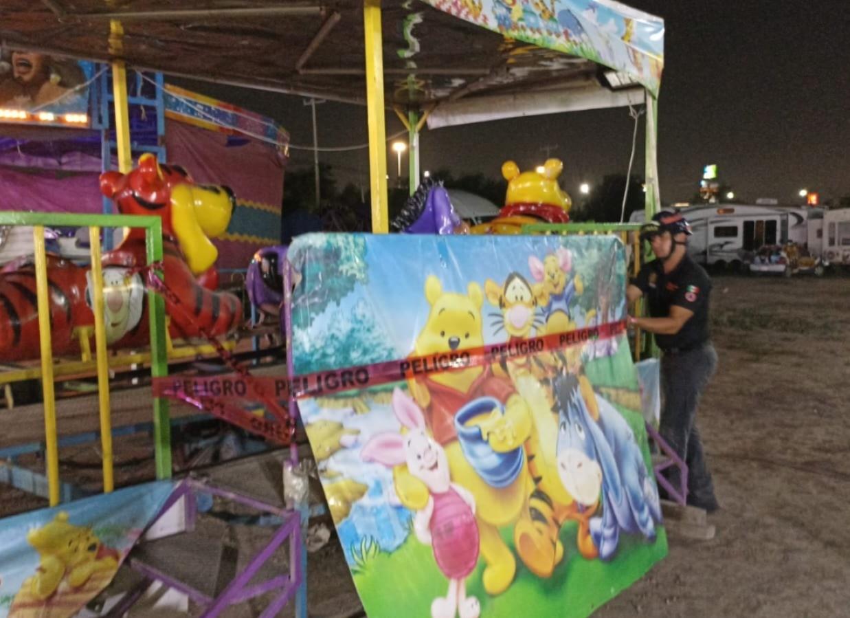 Elementos de Protección Civil de Nuevo León, clausurando el juego después del incidente. Foto: Protección Civil de Nuevo León.