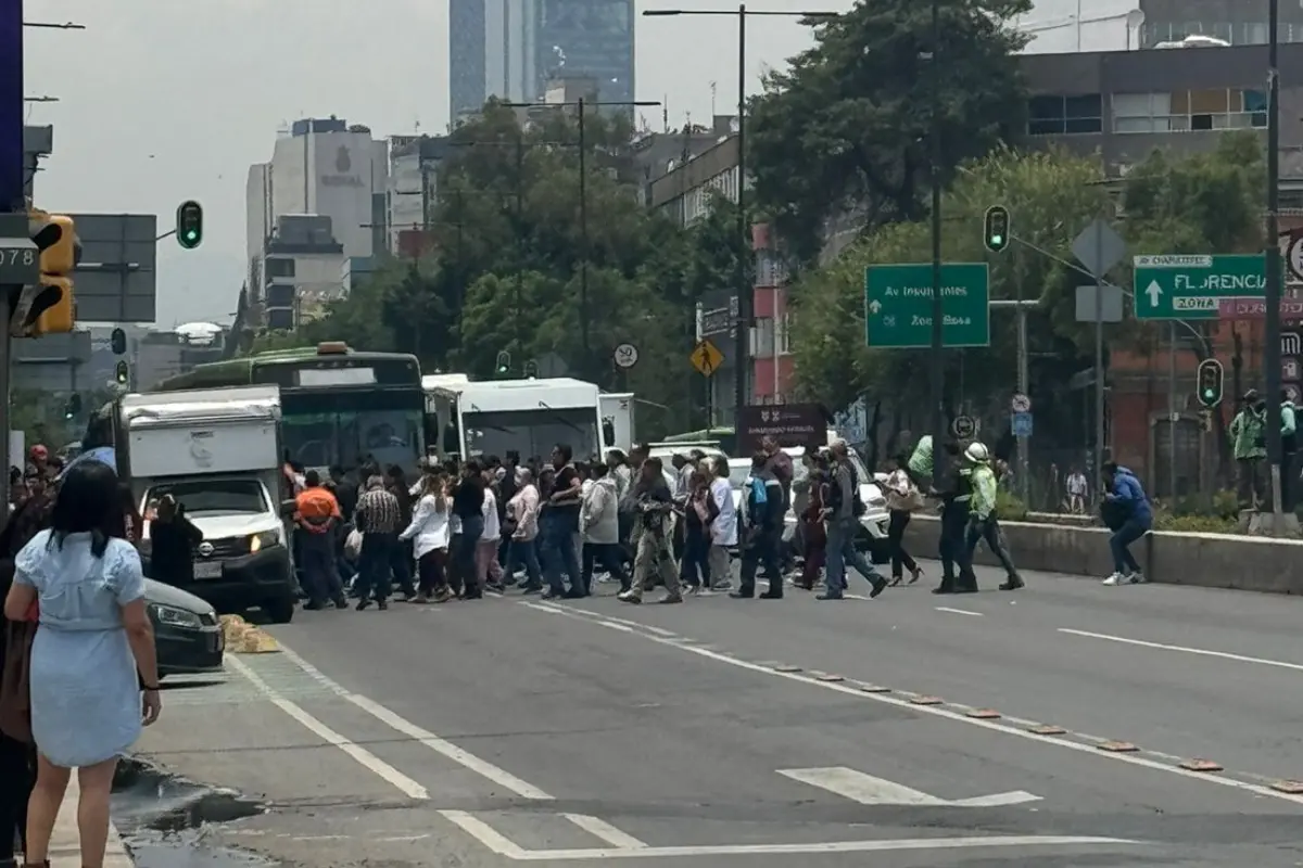 Capitalinos salen a las calles por Alerta Sísmica. Foto: Ramón Ramírez