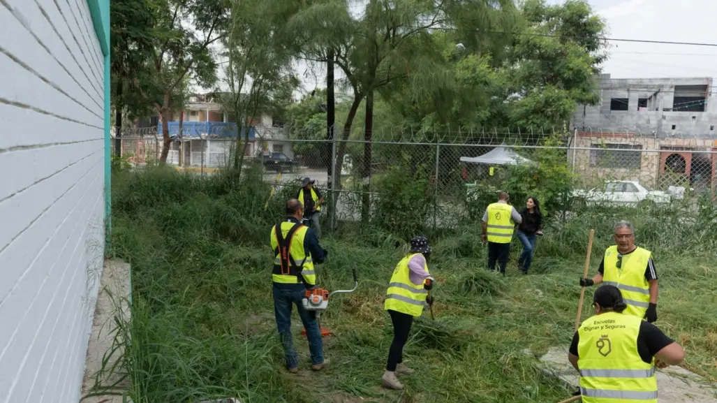 Trabajos de mantenimiento en escuelas para regreso a clases