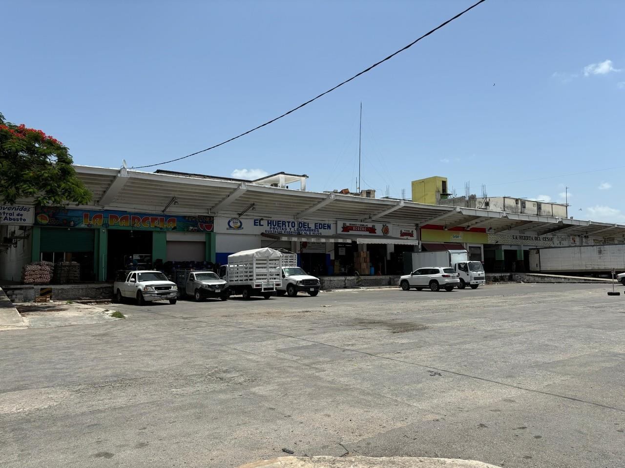 Ante información y comentarios que señalan que la Central de Abasto de Mérida es la más cara del sureste, sus administradores salieron a desmentirlo.- Foto de Alejandra Vargas