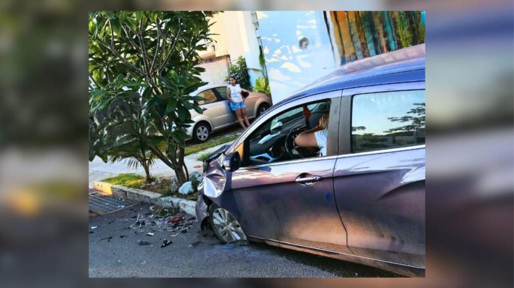 Mujer pierde el control de su vehículo por esquivar a un gato