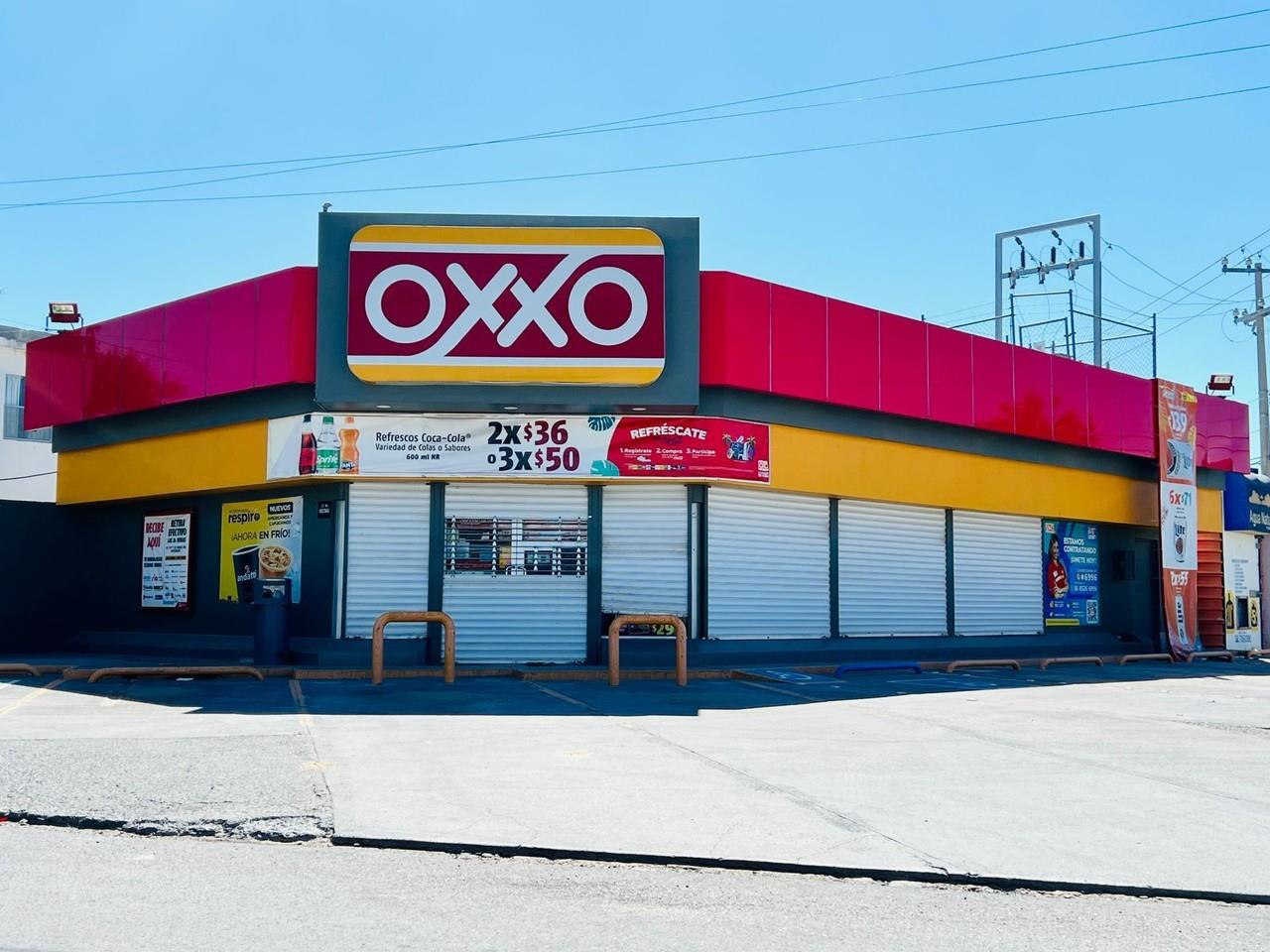 Tienda OXXO cerrada en Nuevo Laredo. Foto: X @valtierrahdz