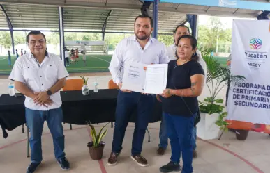 ¡Historias que inspiran! Adultos reciben certificados de Primaria y Secundaria