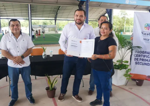 ¡Historias que inspiran! Adultos reciben certificados de Primaria y Secundaria