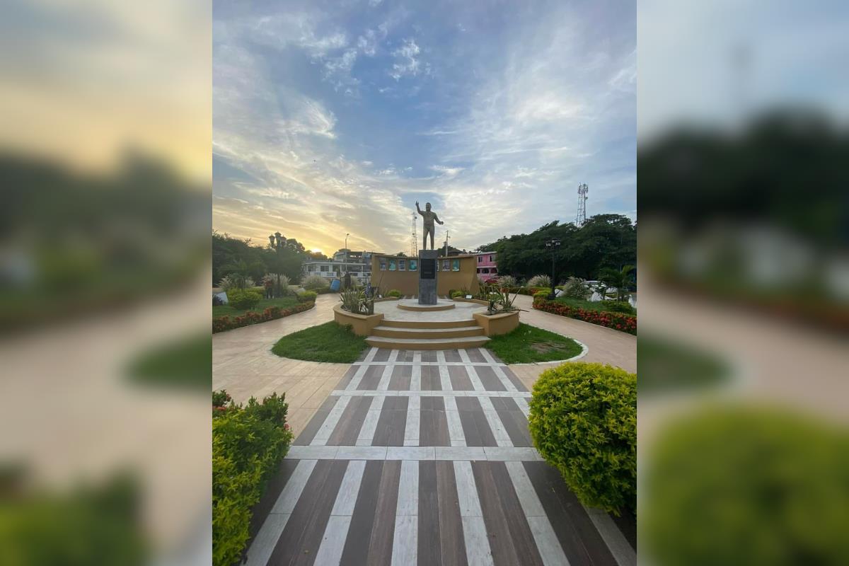 Rotonda en honor al cantautor tamaulipeco Cuco Sánchez, ubicada en Altamira, Tamaulipas. Foto: Sanju Pineda