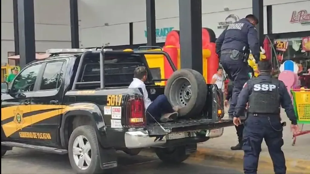 Detienen a hombre por robar carnes frías y queso en supermercado de Mérida