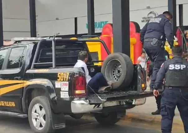 Detienen a hombre por robar carnes frías y queso en supermercado de Mérida