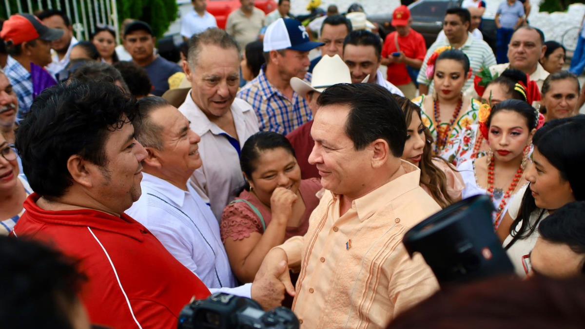 Joaquín Diaz Mena continúa su gira de agradecimiento por los 106 municipios de Yucatán Foto: Cortesía