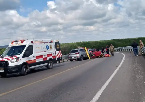 Camioneta invade carril y provoca fuerte encontronazo en la vía Mérida-Campeche