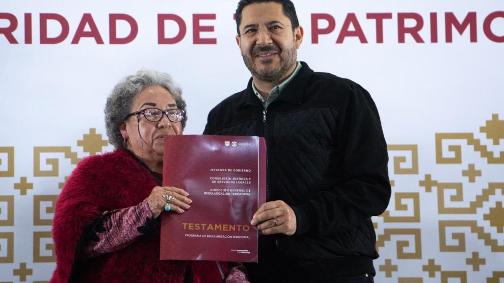 ¡Completamente gratis! Martí Batres entrega más de 3 mil testamentos en CDMX