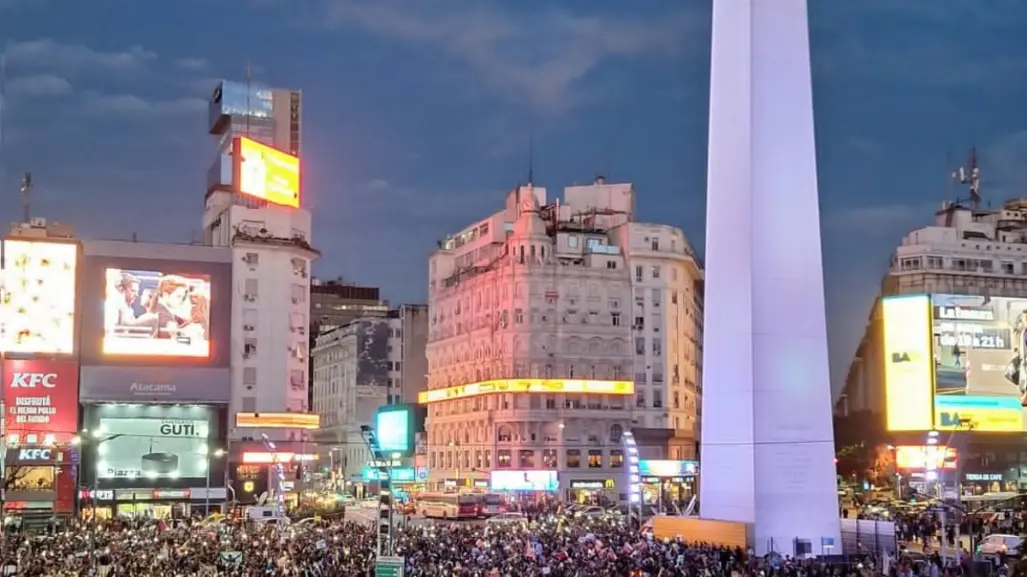 Argentinos protestan en el Obelisco contra la reelección de Nicolás Maduro