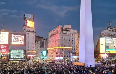 Argentinos protestan en el Obelisco contra la reelección de Nicolás Maduro