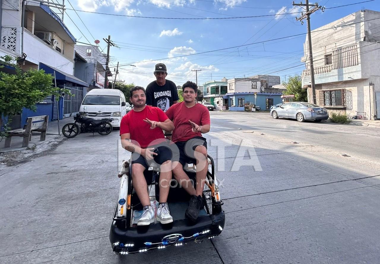 Don Javier tiene 49 años vive con su abuelita de 99 años de edad. Foto. Rosy Sandoval