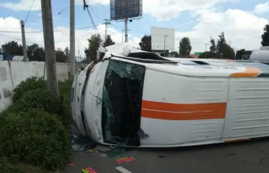 Deja 18 lesionados volcadura de transporte público en Ecatepec