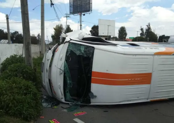Deja 18 lesionados volcadura de transporte público en Ecatepec