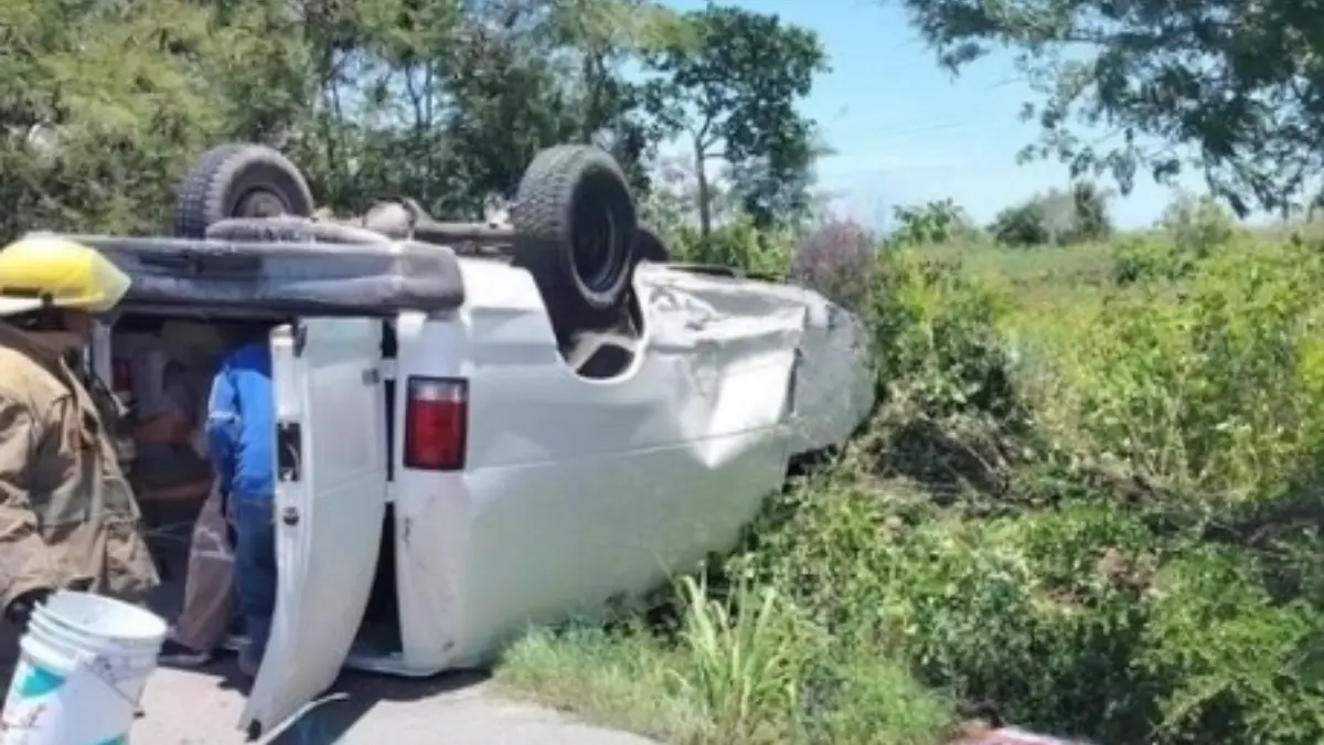 La camioneta habría chocado contra un automóvil Aveo Foto: Cortesía