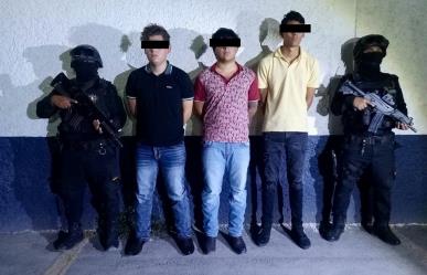 Policías de Fuerza Civil detienen a jóvenes armados en Ciénega de Flores