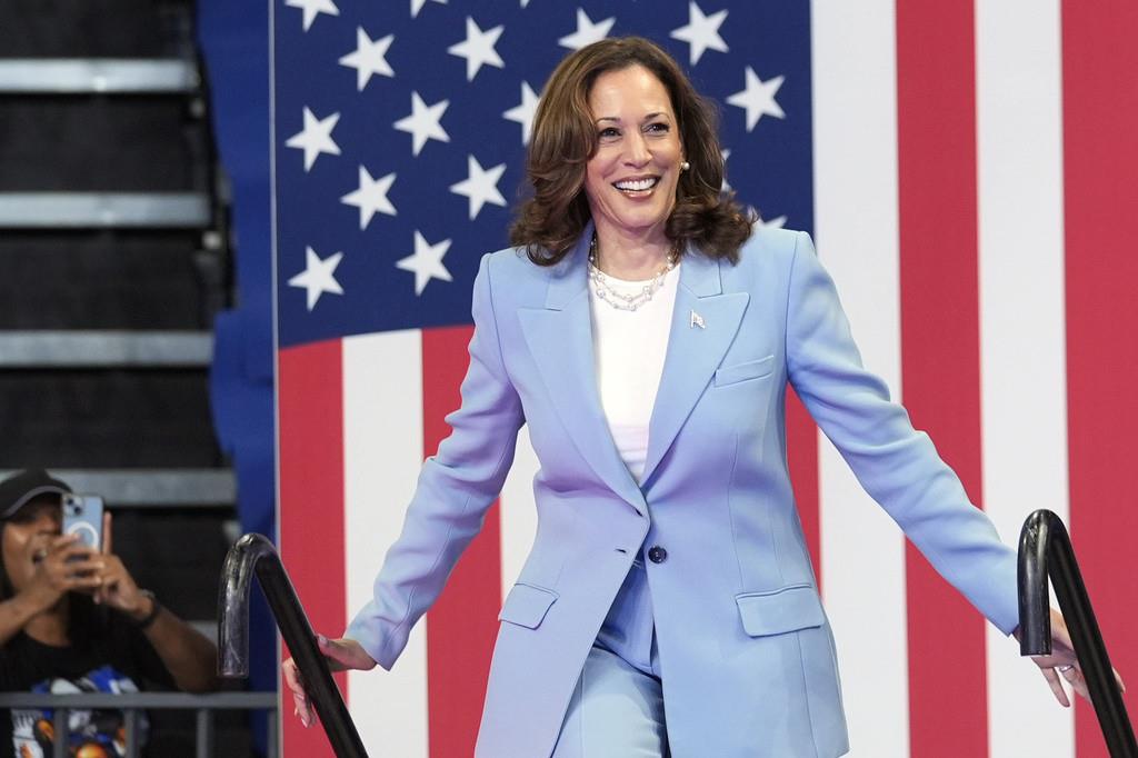 La vicepresidenta Kamala Harris llega a un evento de campaña el 30 de julio de 2024 en Atlanta. (AP Foto/John Bazemore)