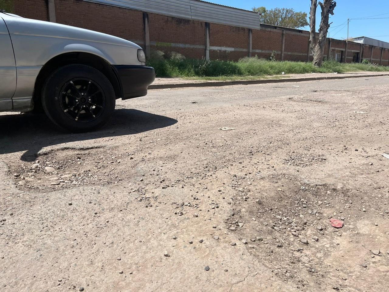 Vecinos del fraccionamiento San Gabriel, piden pavimentación de sus calles. Foto: Jesús Carrillo.