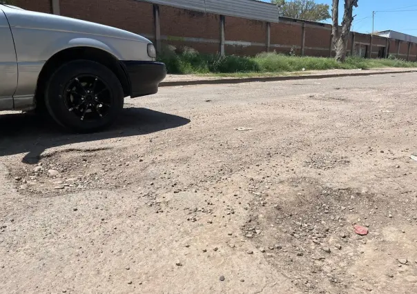 Vecinos del Fraccionamiento San Gabriel exigen reparación urgente de calles