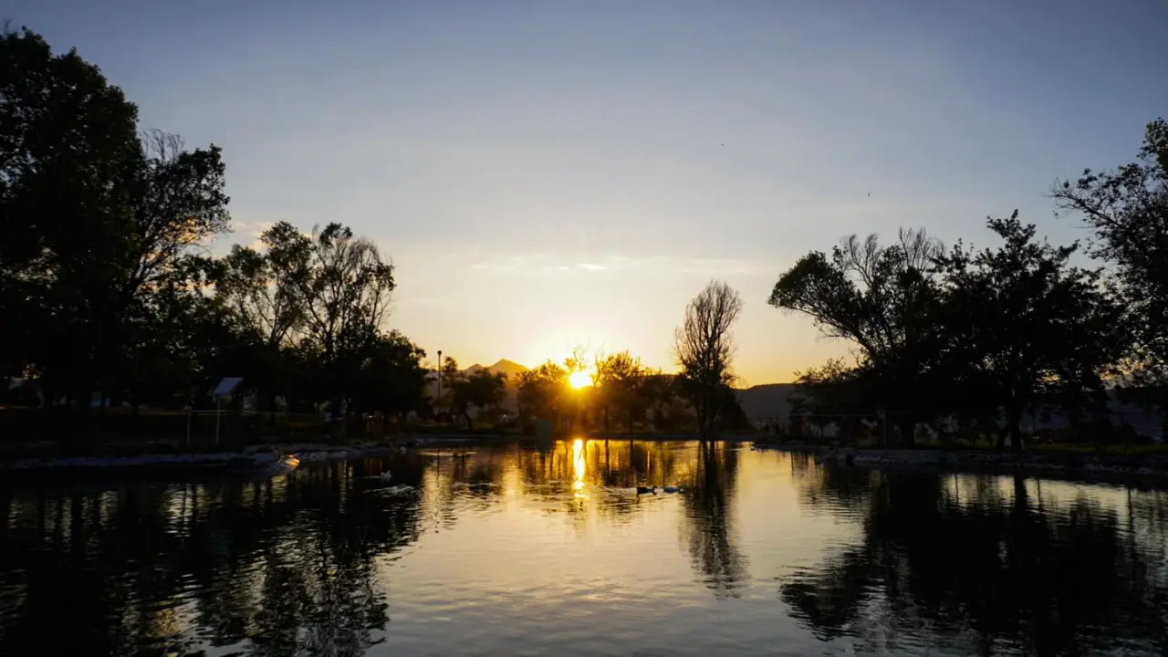 Amanecer en el lago de la ciudad deportiva de Saltillo / Foto: Luis Enrique