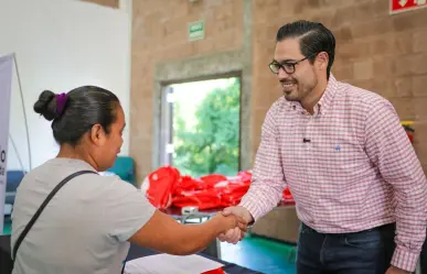 David de la Peña entrega paquetes escolares gratuitos a 11 mil estudiantes