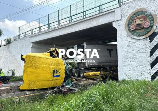 Accidente en autopista México-Pirámides deja tráiler partido en dos