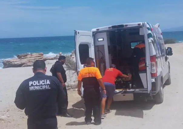 Héroe se desmaya tras rescatar a su hijo en Playa Palo Blanquito