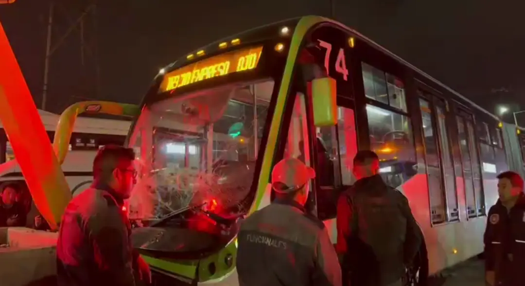 El saldo del accidente fue de ocho personas con heridas leves. Imagen: Captura de pantalla.