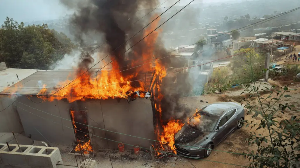 Tesla conectado con diablitos provoca incendio