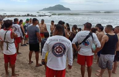 Salvan a cinco turistas en playas de Mazatlán