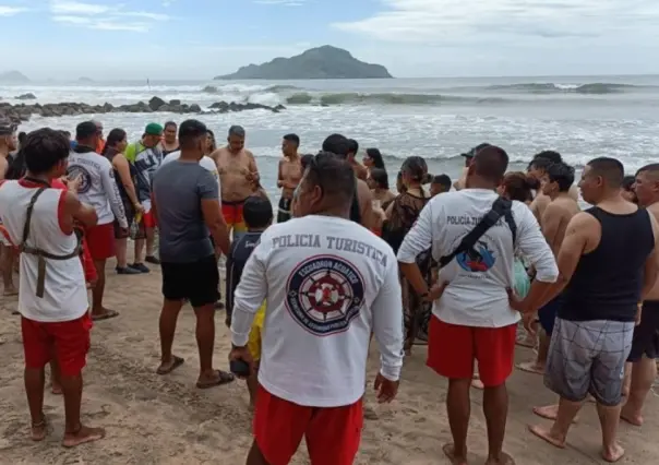 Salvan a cinco turistas en playas de Mazatlán