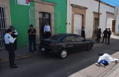 Muere un hombre al caer de una banqueta del centro de Durango