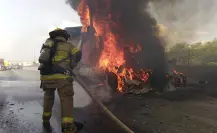 Fuego consume tráiler en el Libramiento Noreste en García