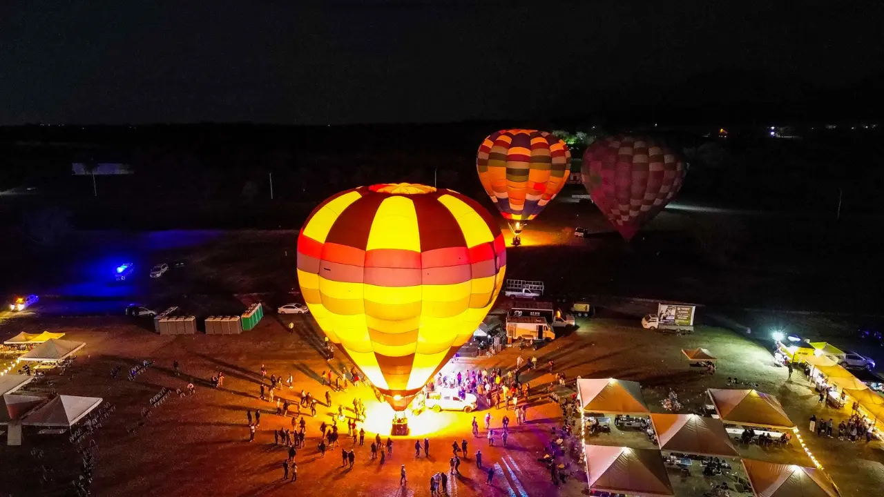 Globos aerostáticos en el Festival de los Deseos de Saltillo / Foto: FB @festivaldelosdeseos