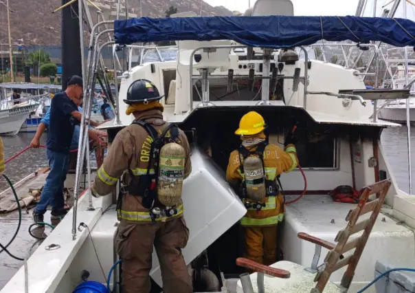 Fuego consume embarcación Pacific Time en Marina de Cabo San Lucas