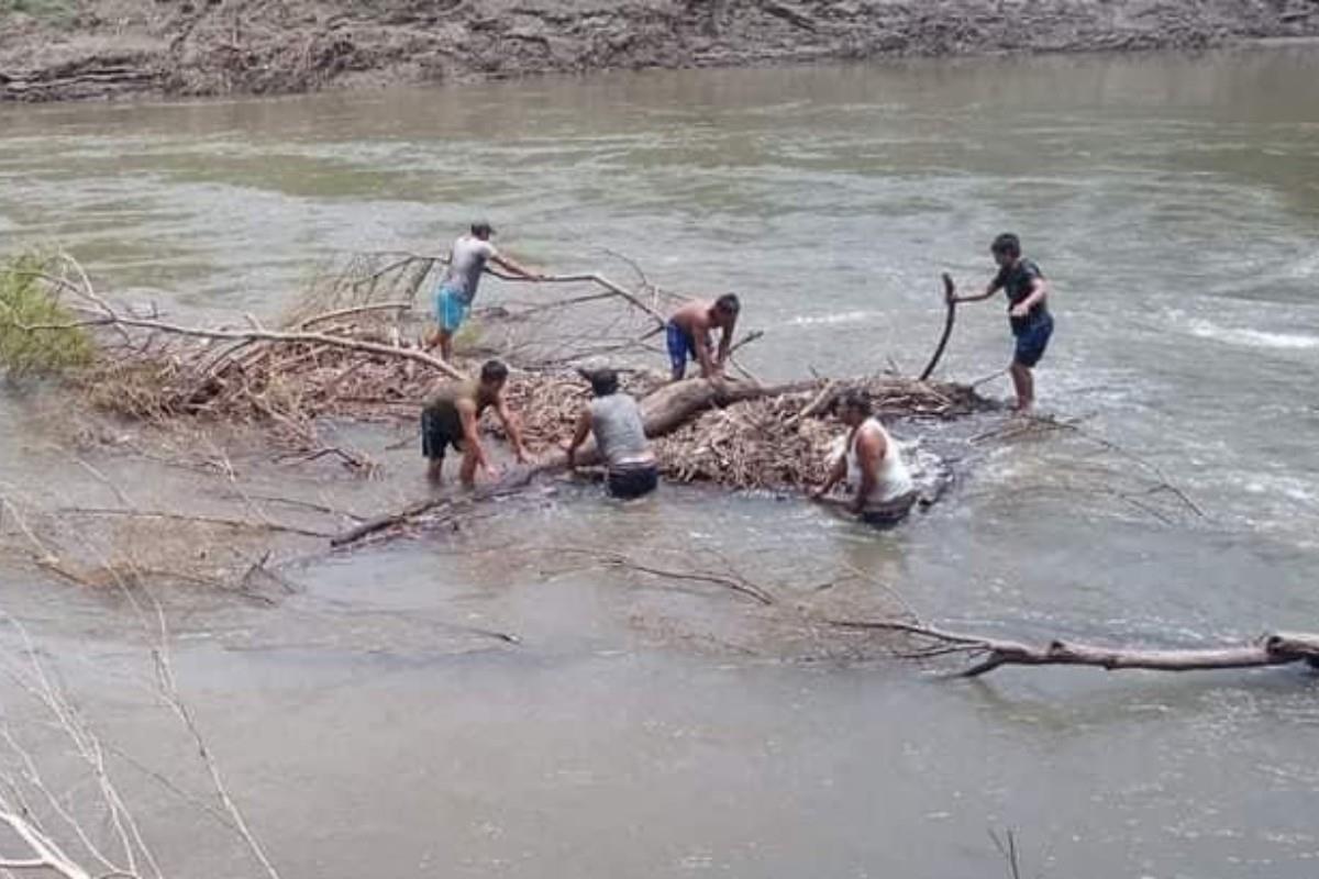 El cuerpo del menor fue localizado dentro del río Foto: Protección Civil de Cotaxtla