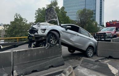 Por ir distraída en su celular, mujer se sube a camellón de San Joaquín