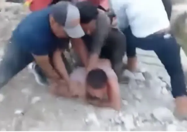 Turista es golpeado por manifestantes en Chiapas al intentar cruzar un bloqueo