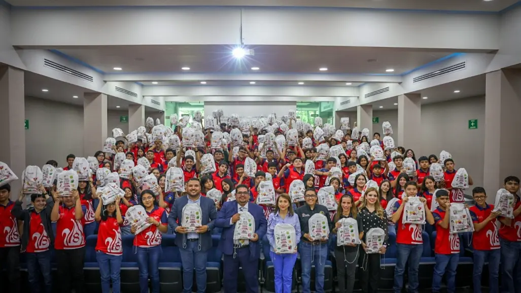 Cristina Díaz inicia entrega de útiles escolares gratuitos en Guadalupe