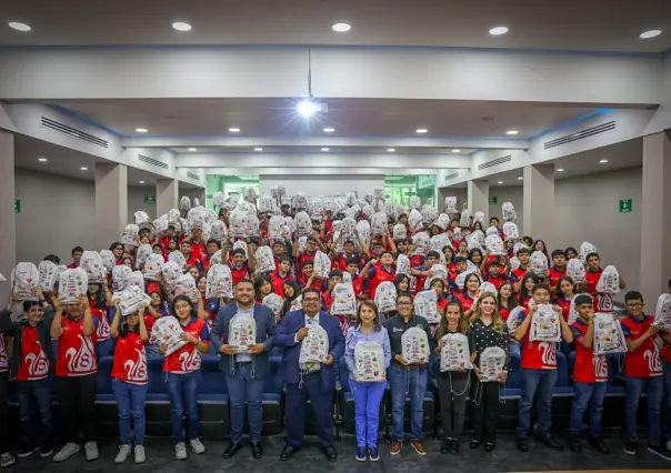 Cristina Díaz inicia entrega de útiles escolares gratuitos en Guadalupe