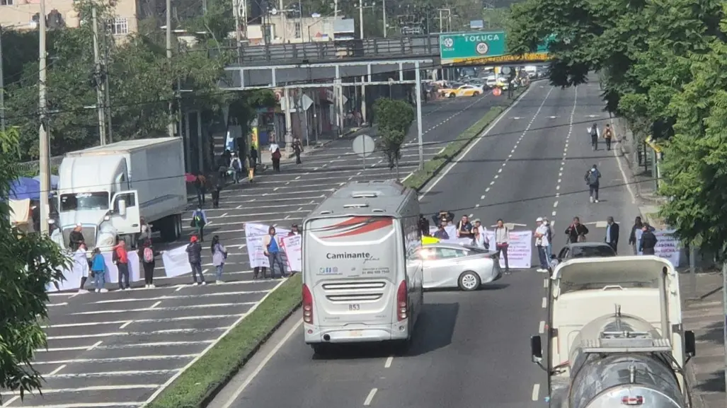 Trabajadores de la Salud bloquean Constituyentes: Exigen basificación