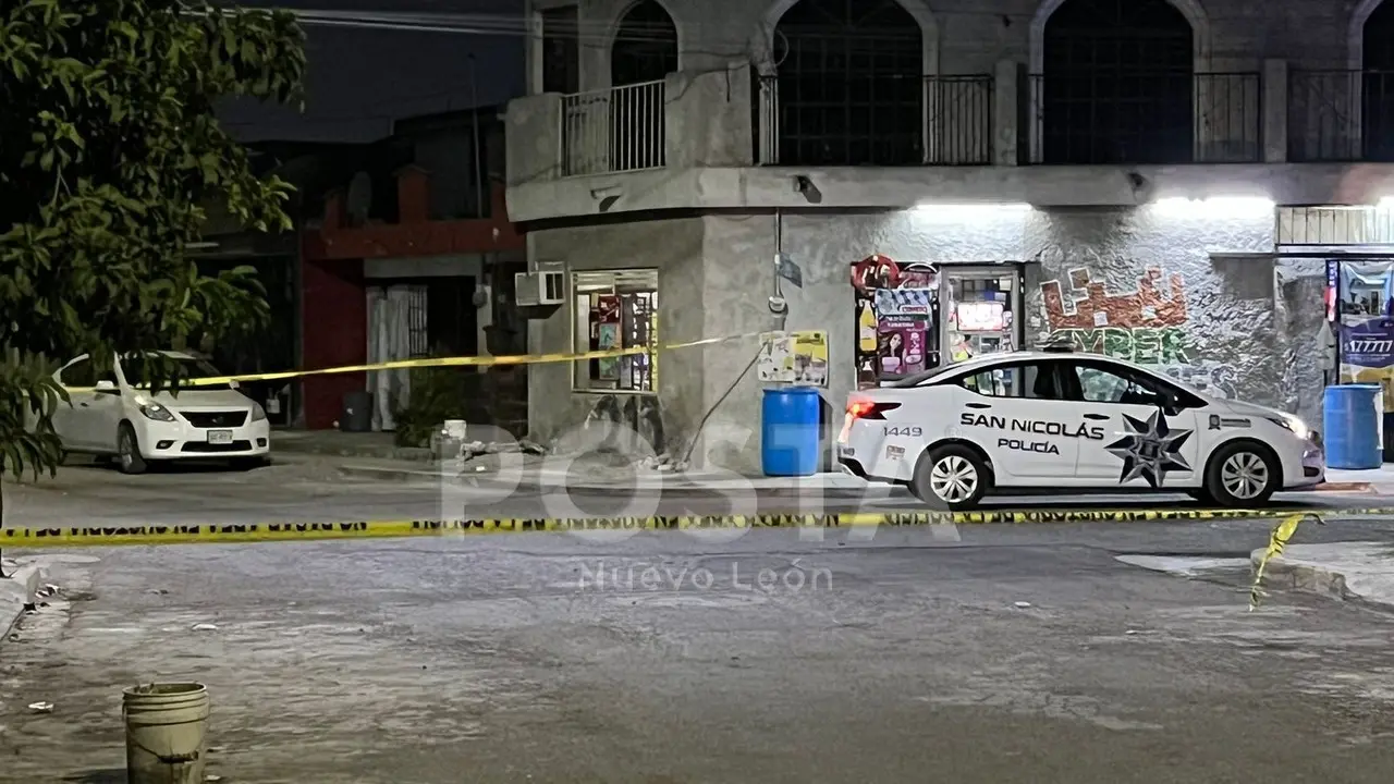 Policías del municipio de San Nicolás de los Garza en la zona donde ocurrió el ataque. Foto. Raymundo Elizalde.