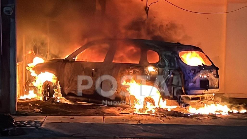 Incendio consume auto en la colonia Chepevera