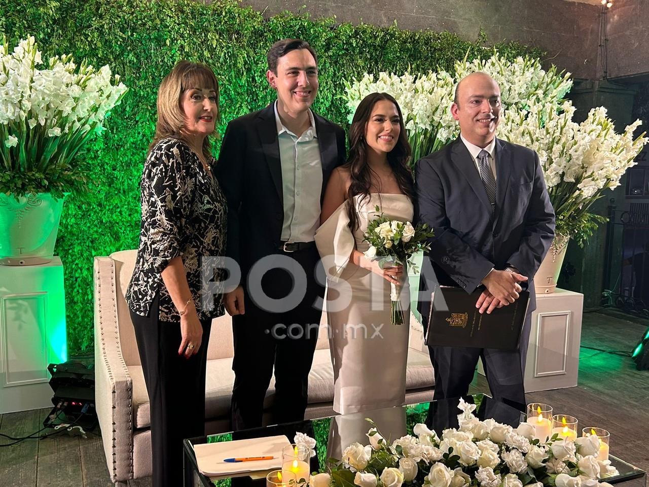 María Julia la Fuente, como maestra de ceremonia, describió su amor desde jóvenes estudiantes de y como El Cachorro le propuso matrimonio junto a un bote de basura. Foto: POSTA.