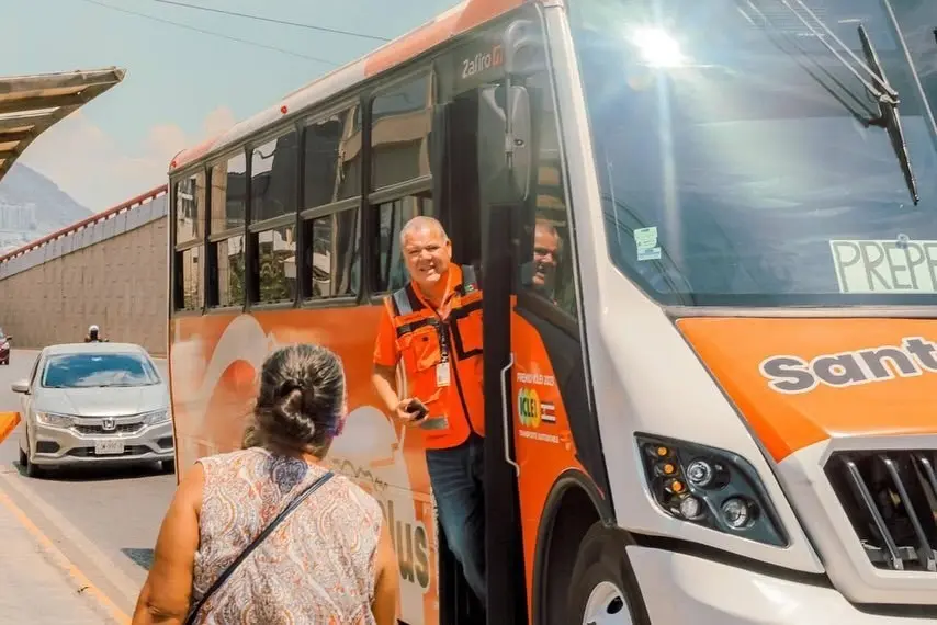 El Santa Bus de Santa Catarina inicia sus operaciones